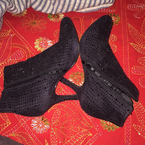 Sparkly Black Booties - Picture 2 of 3